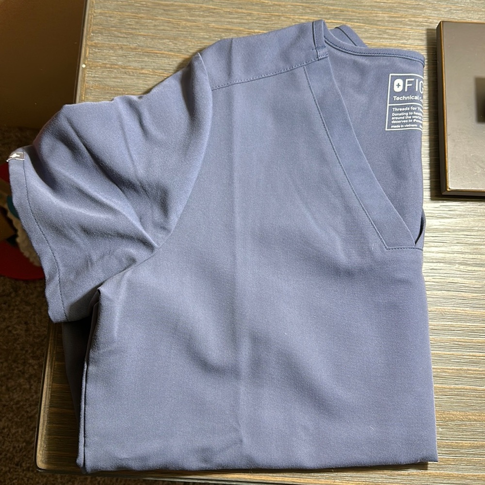 FIGS Casma Three-Pocket Scrub Top